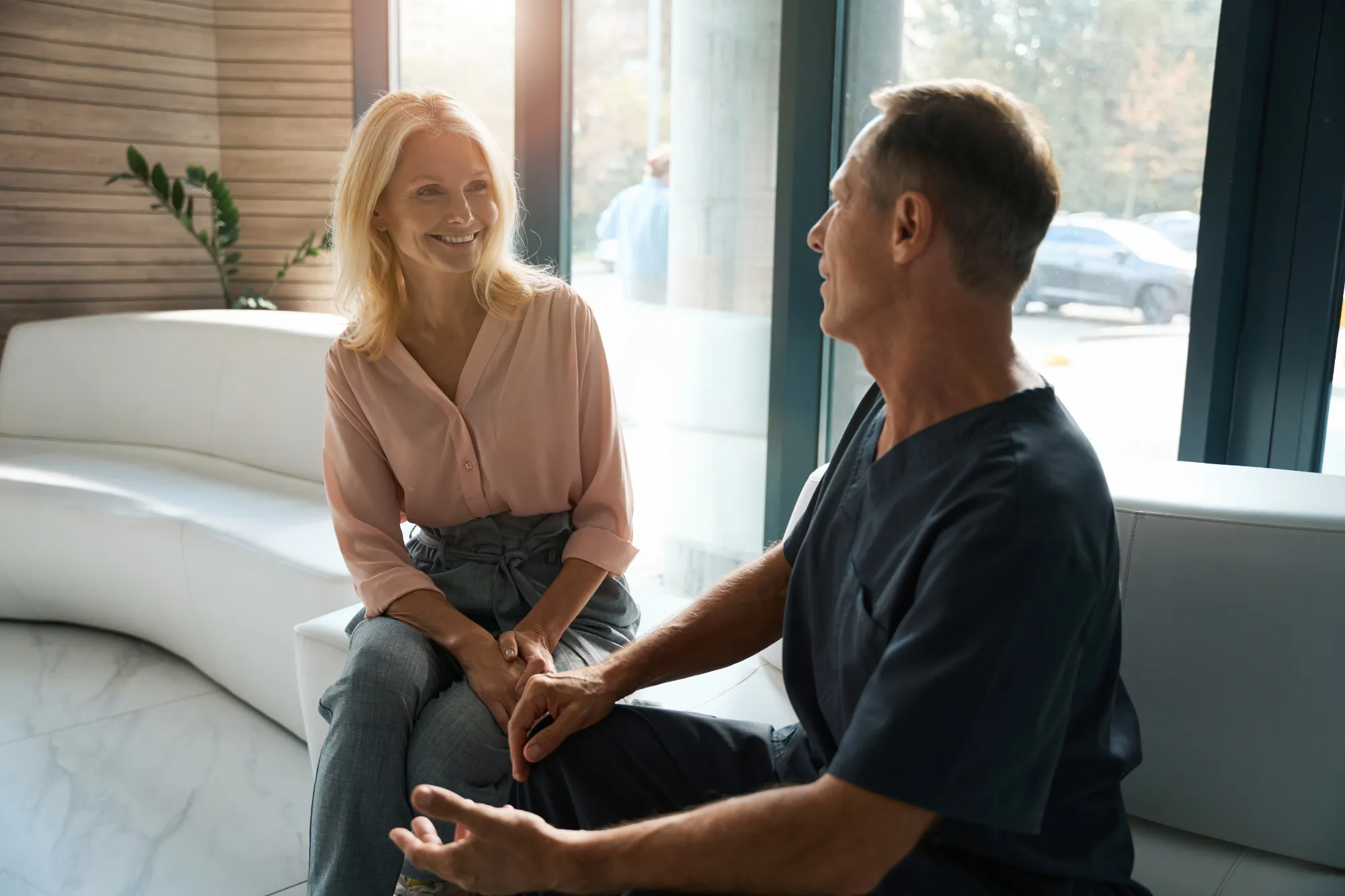 Consultation avec un chirurgien - Votre sant&eacute; bucco-dentaire entre des mains expertes